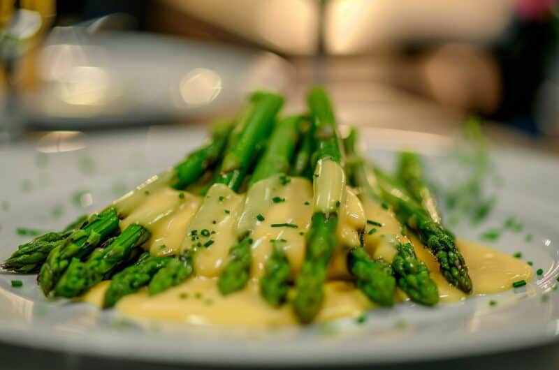 recette d'asperges grillées sauce hollandaise