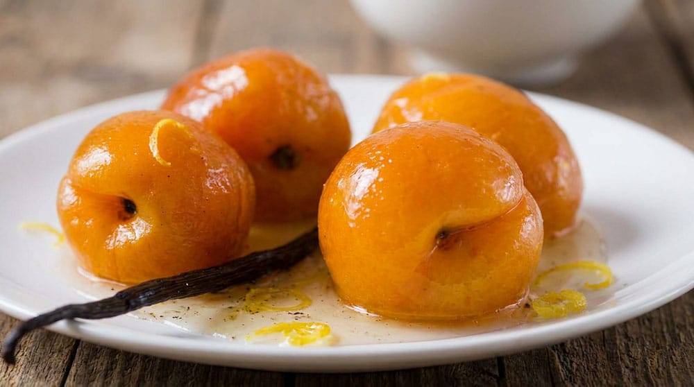 ABRICOTS POCHÉS À LA VANILLE