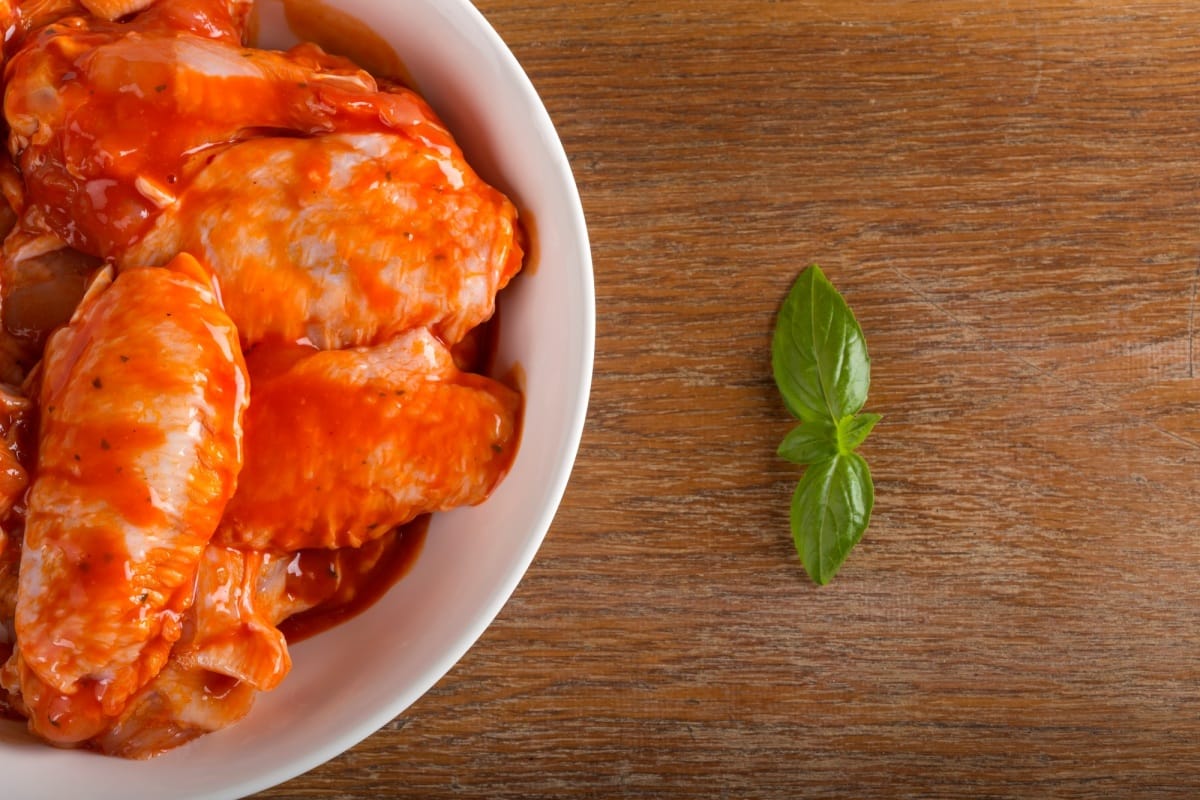 Ailes de poulet en sauce marinade