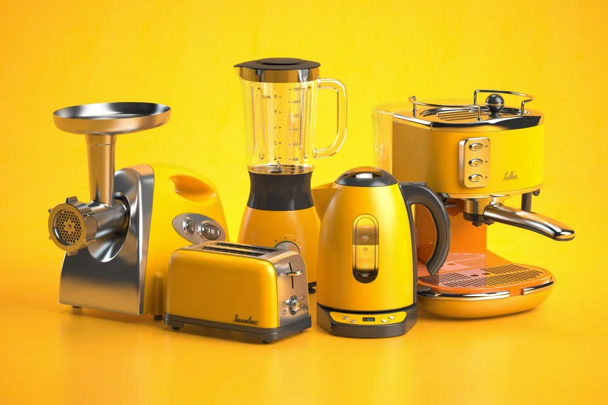 Appareils de cuisine jaunes sur fond jaune. Ensemble de techniques de cuisine domestique.