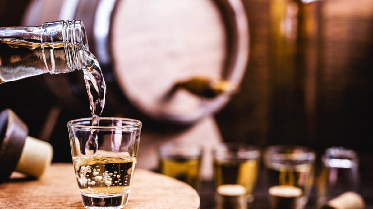 L’art de la liqueur française : quand le savoir-faire se transmet de génération en génération