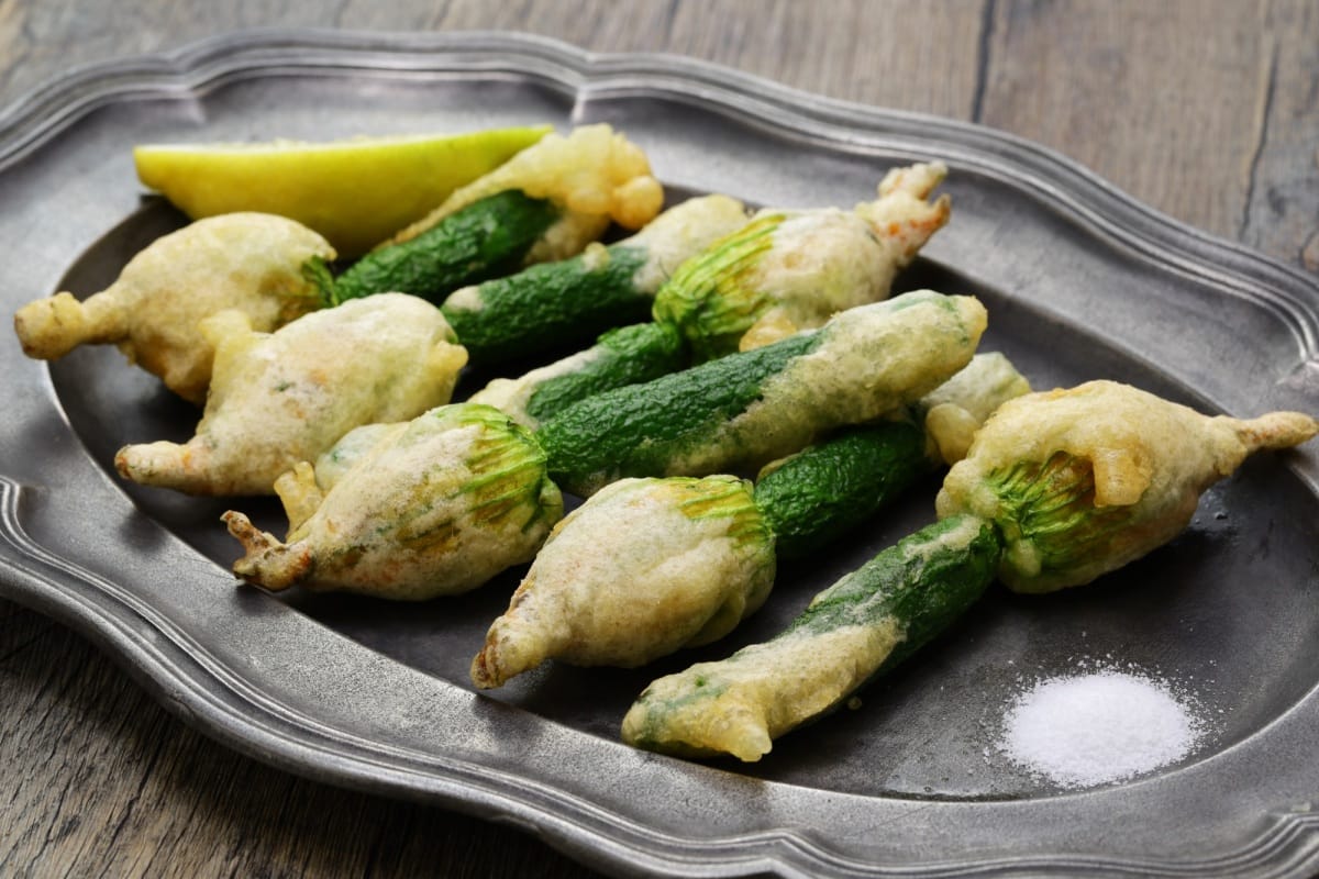 beignets de fleurs de courgettes farcies, cuisine italienne