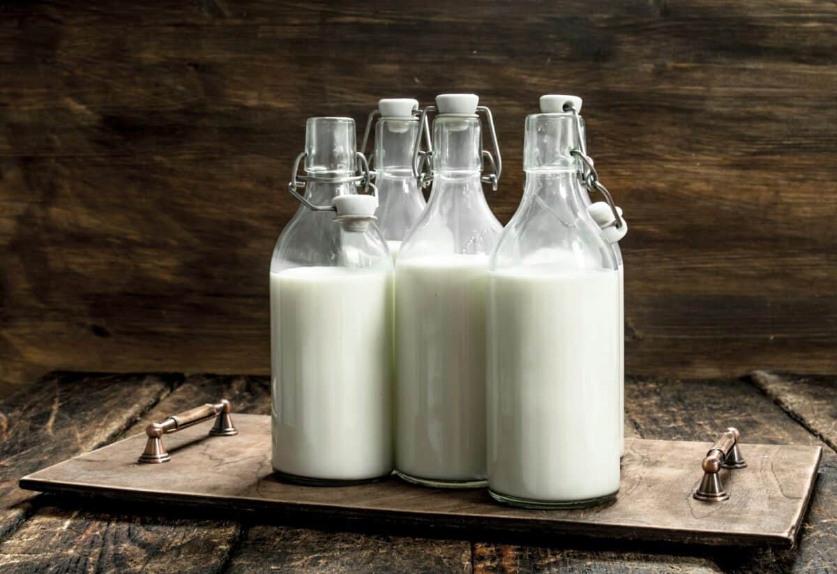 Bouteilles de lait frais.