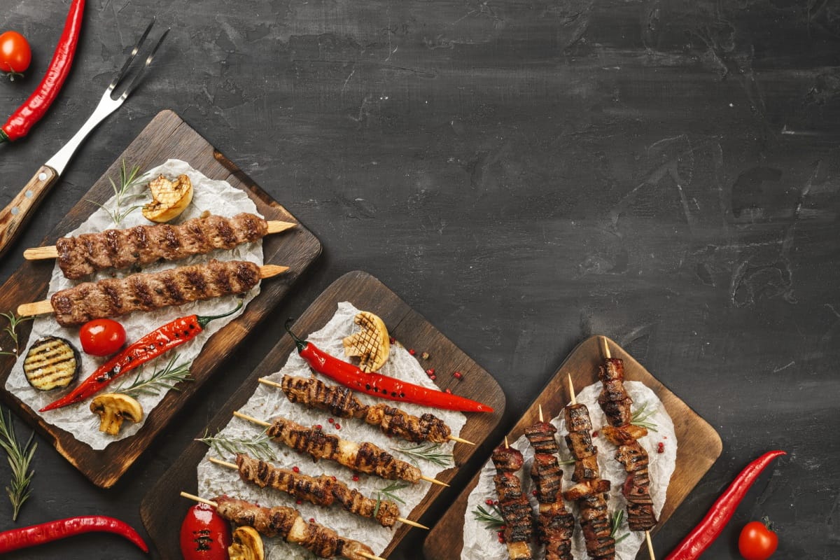 Brochettes de viande grillée