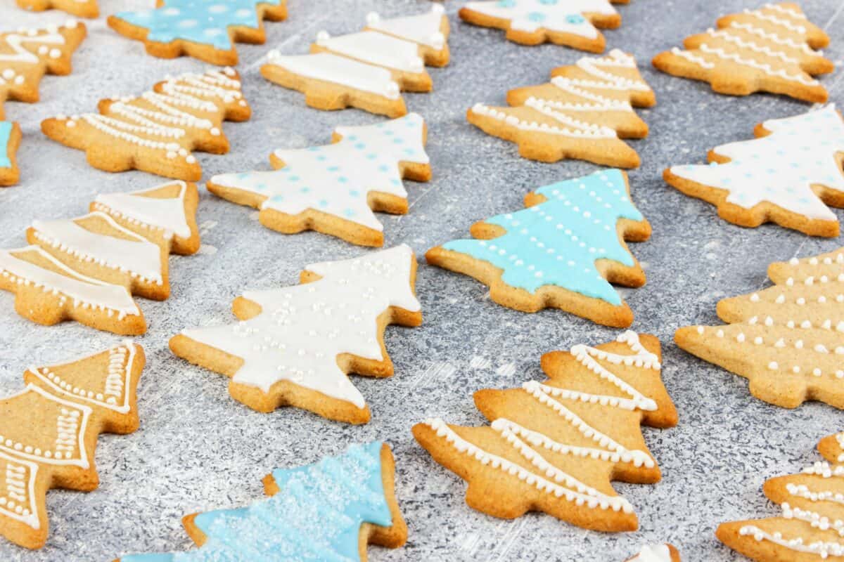 Christmas pattern of ginger cookies in the shape of Christmas tree