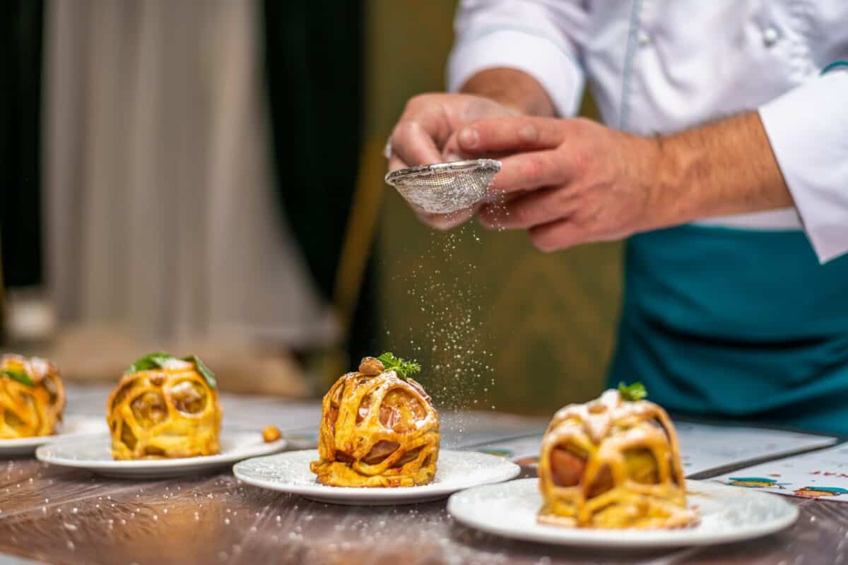 cook sprinkles powdered sugar on baked apples