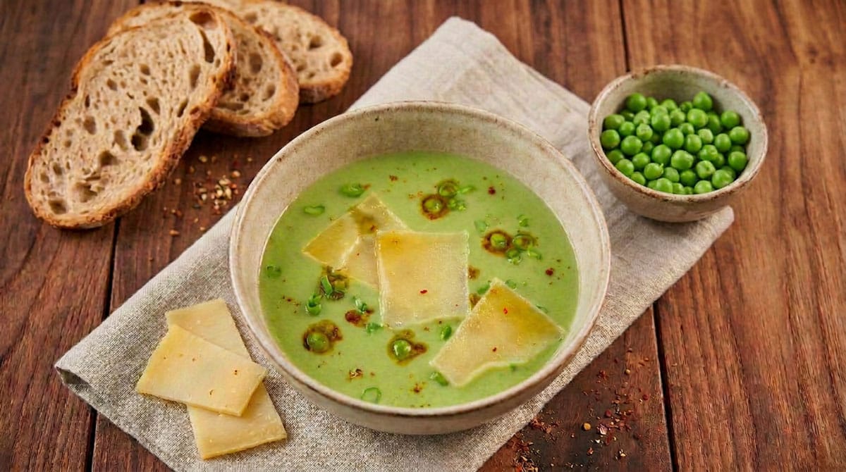 Velouté de petit pois et pavé de brebis