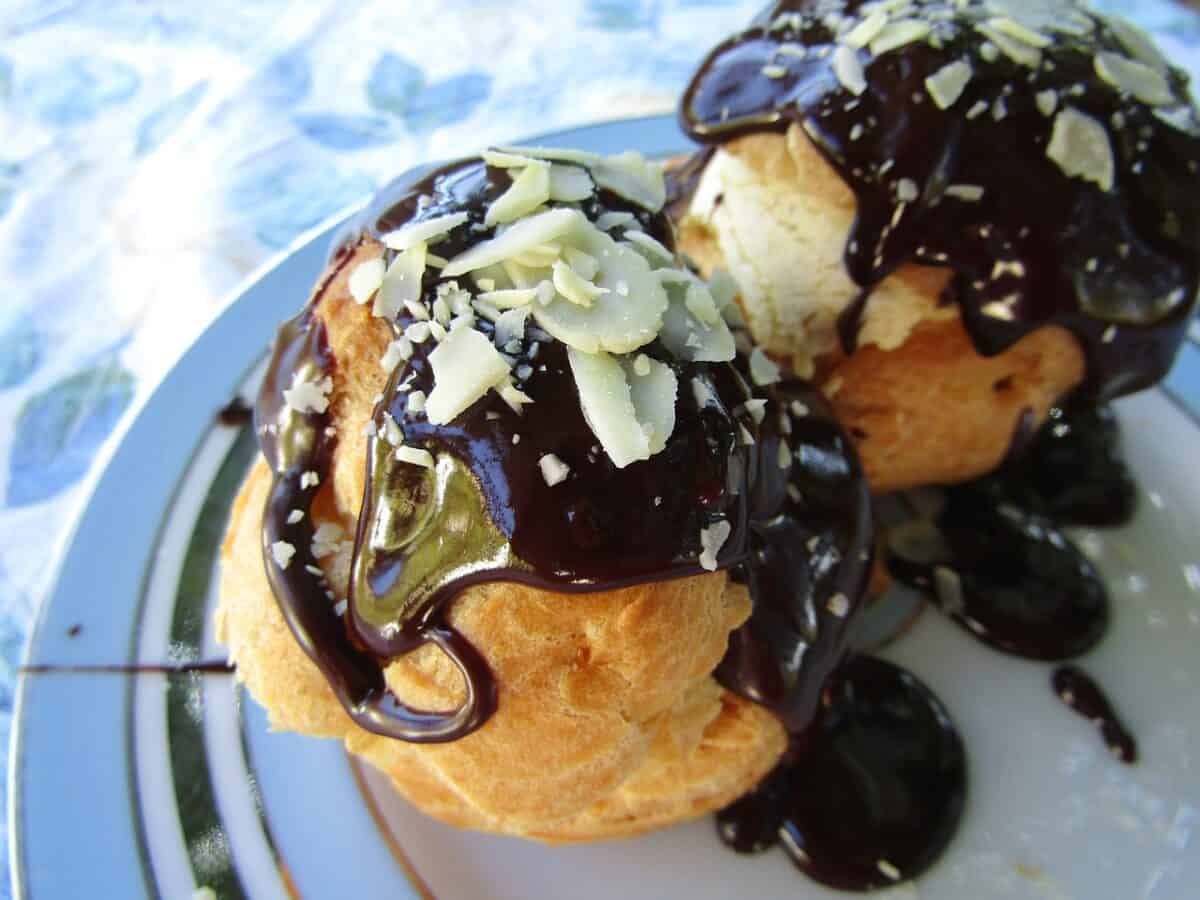 Découverte gourmande : l’histoire fascinante de la création des profiteroles