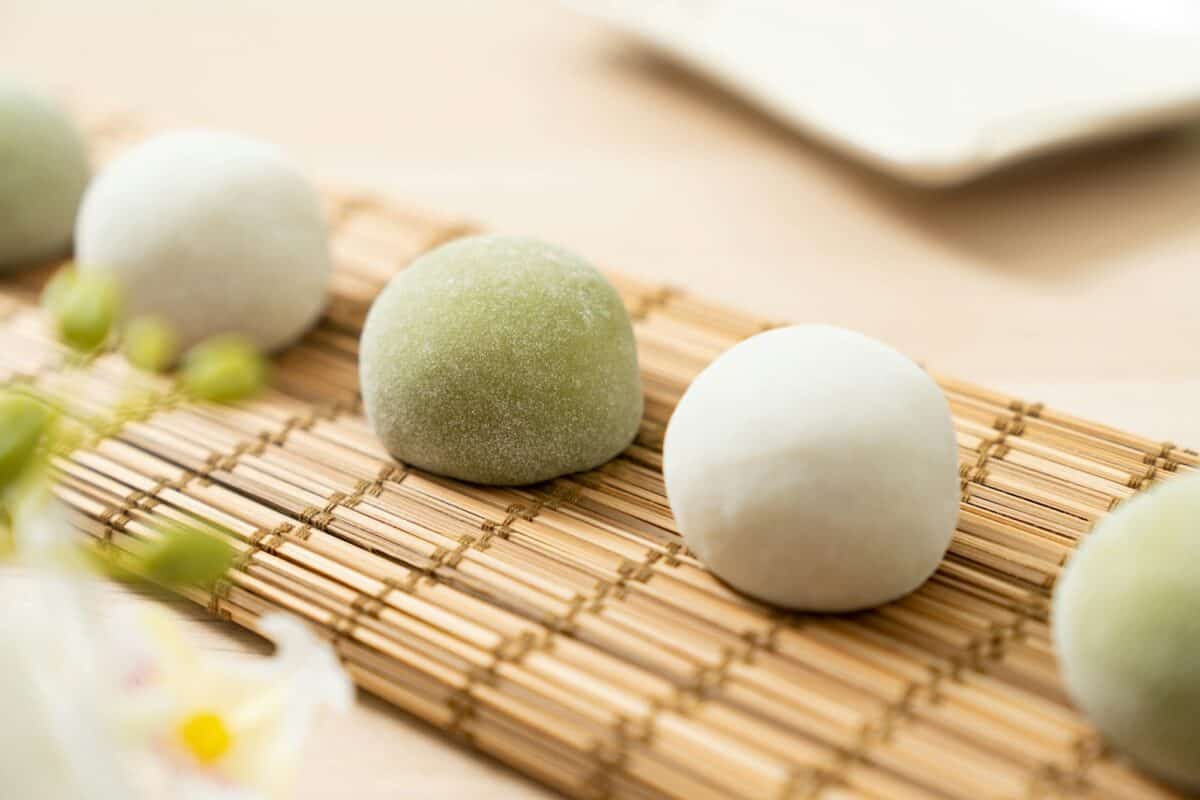 Dessert japonais au matcha et au mochi original ou daifuku