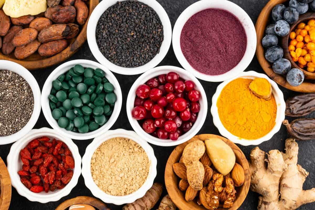 Divers super-aliments et compléments alimentaires sains