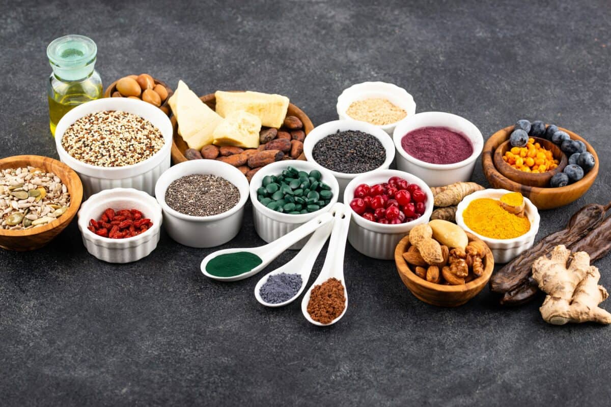 Divers super-aliments et compléments alimentaires sains