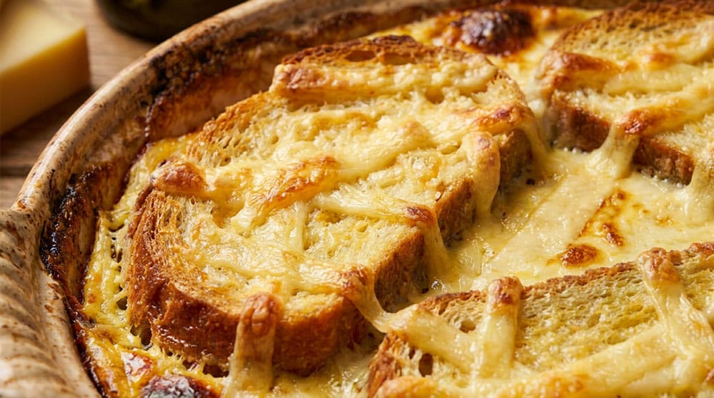 Gratinade de pain suisse (plat à partir de pain)