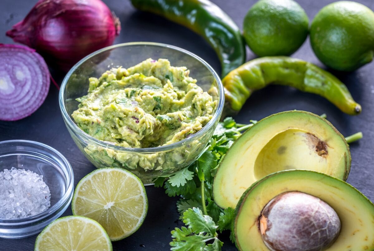 Guacamole avec ingrédients