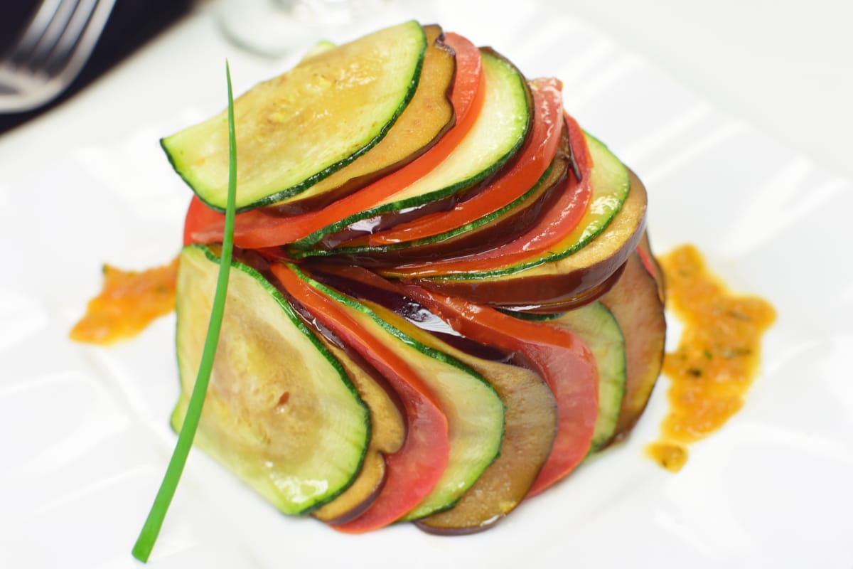 Marinade, courgettes, aubergines, tomates.