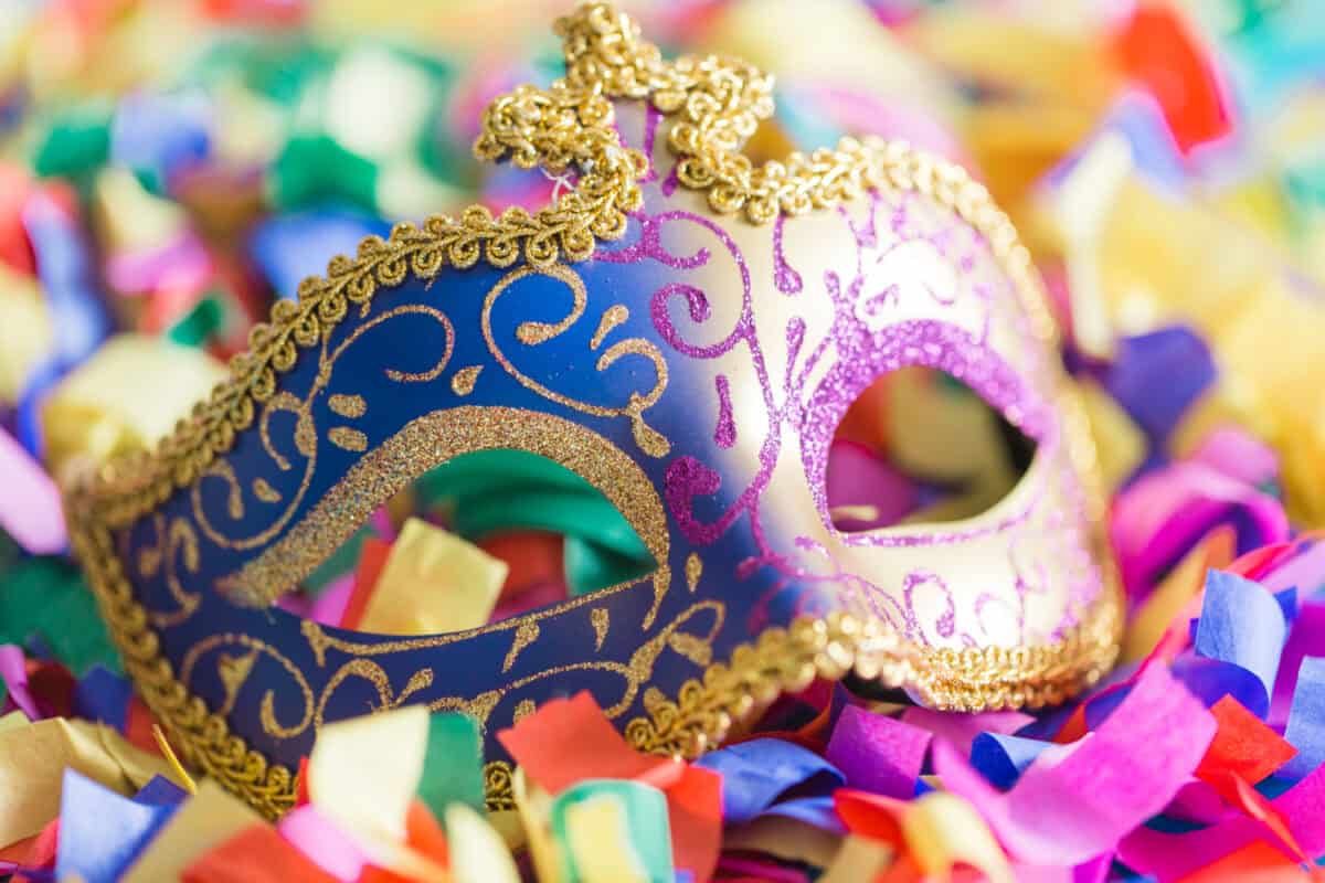 Masque, confettis, Carnaval.