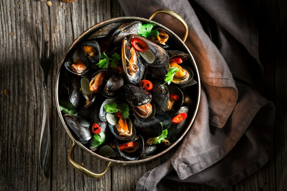 La quantité idéale de moules par personne combien en prévoir pour un repas réussi