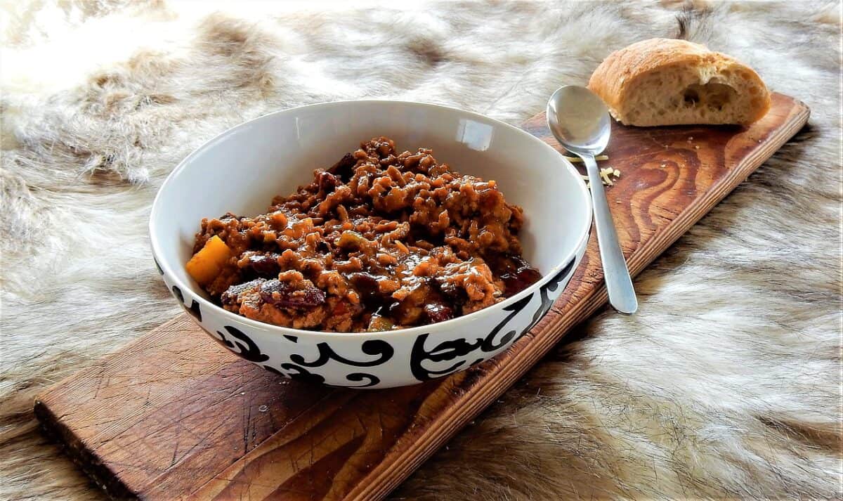 Découverte des racines historiques et culinaires du chili con carne
