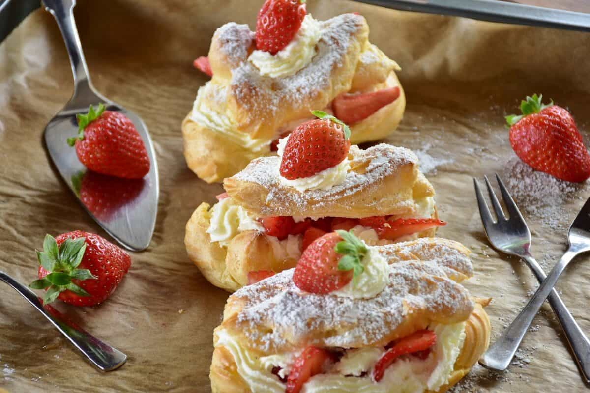 Découverte de l'histoire fascinante de la crème Chantilly : entre mythe et réalité