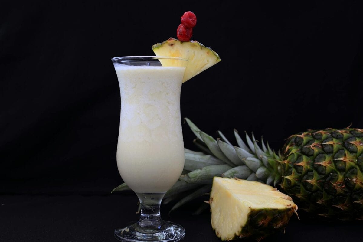 Découvrez l'origine fascinante de la Piña Colada : entre histoire et légendes