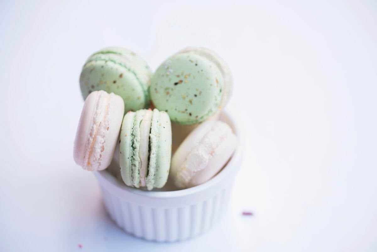 Exploration des racines historiques : à la découverte de l’origine des macarons