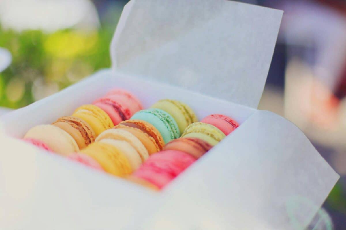 Exploration des racines historiques : à la découverte de l’origine des macarons