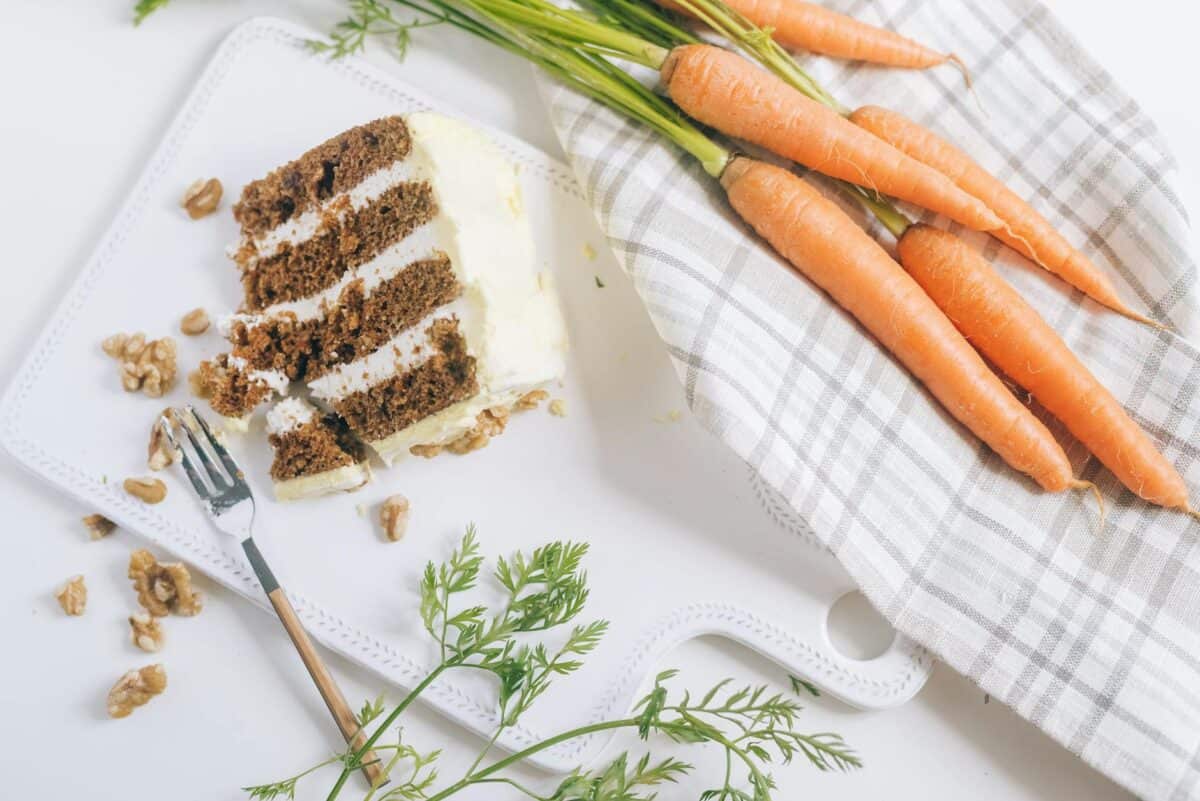 Découvrez les secrets et l’histoire fascinante du carrot cake : ses origines révélées