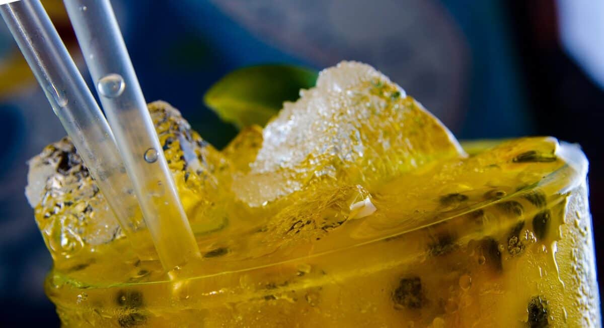 Découverte des racines cubaines du mojito : histoire et recette d'un cocktail mythique