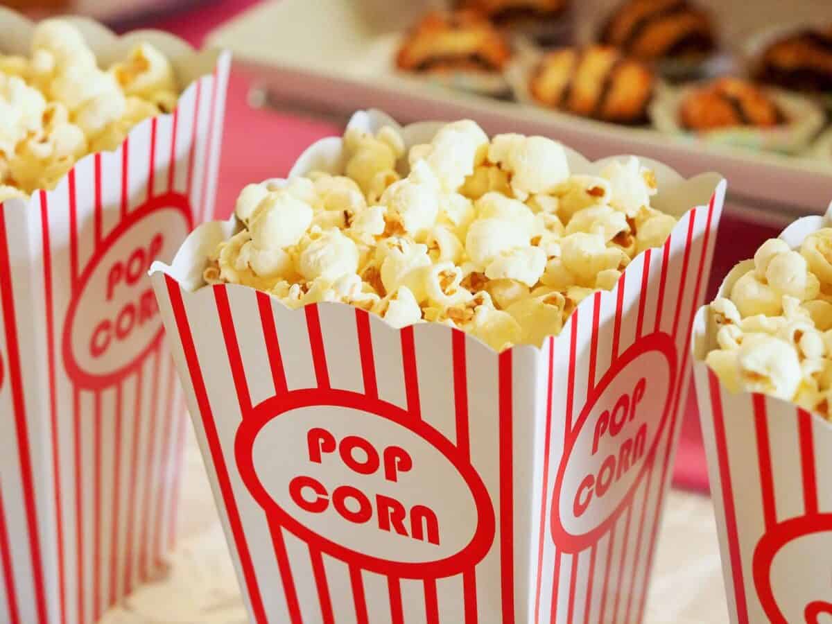 L'histoire fascinante de l'arrivée du popcorn dans les salles de cinéma : entre tradition et gourmandise