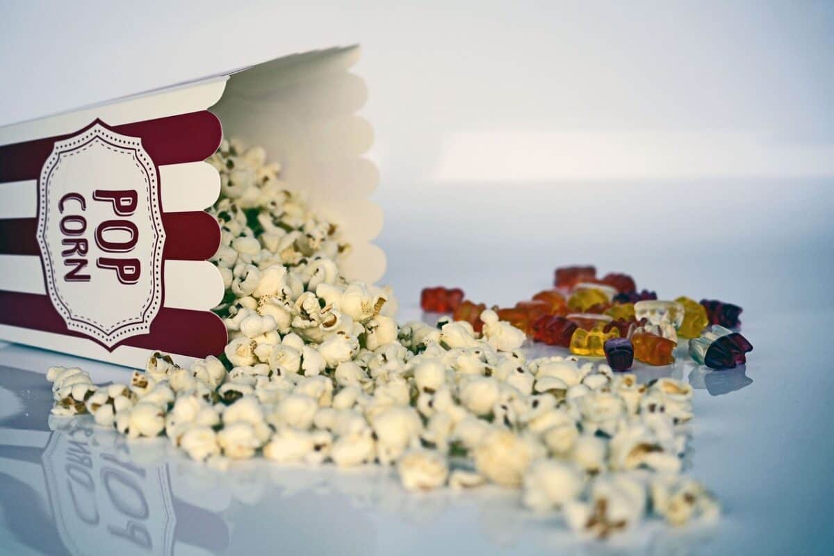 L'histoire fascinante de l'arrivée du popcorn dans les salles de cinéma : entre tradition et gourmandise