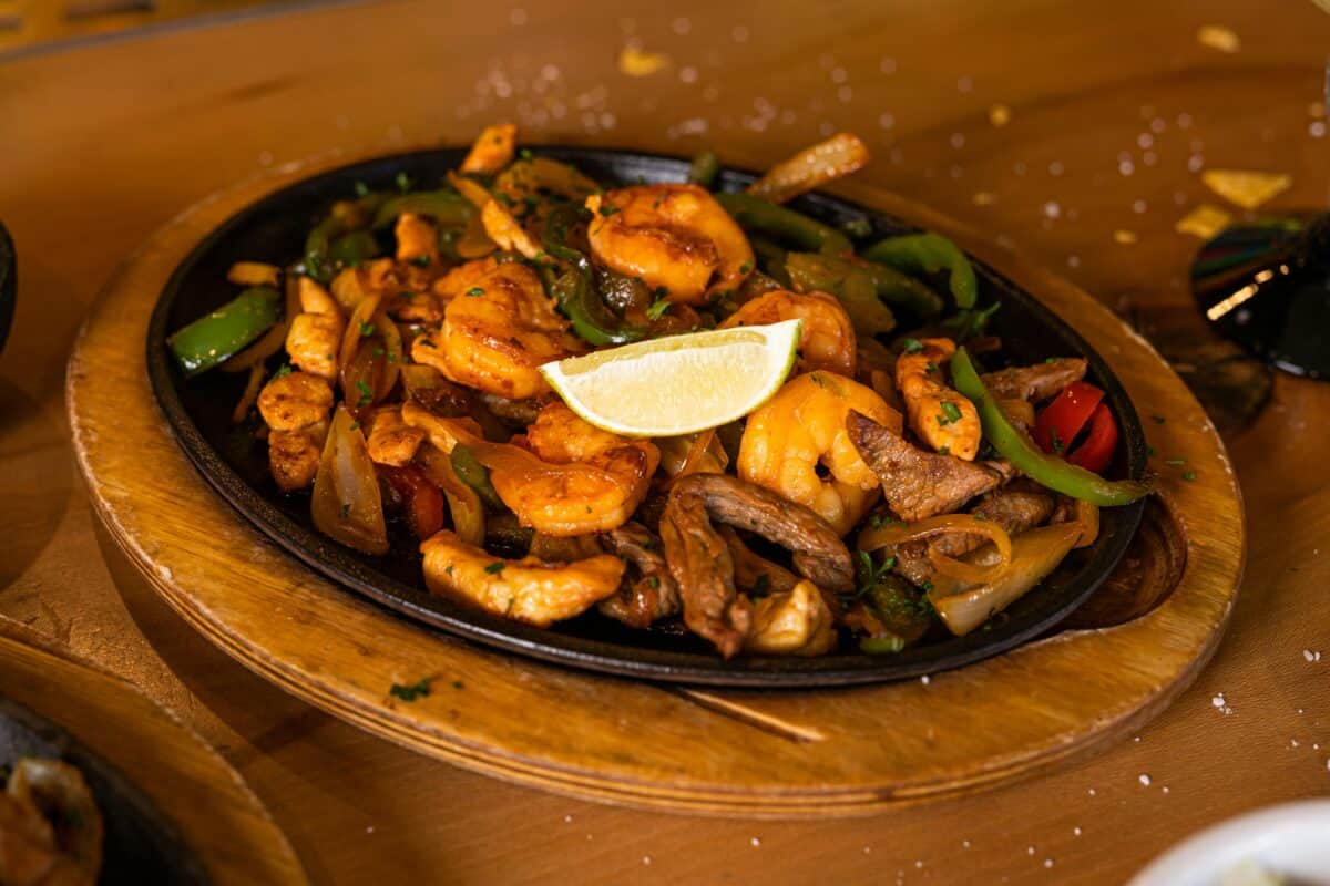 Découvrez l'authentique histoire des fajitas : de leurs racines mexicaines à l'explosion tex-mex