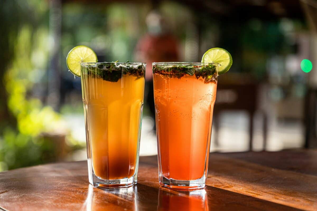 Découverte de l'origine du mocktail : histoire et évolution des cocktails sans alcool