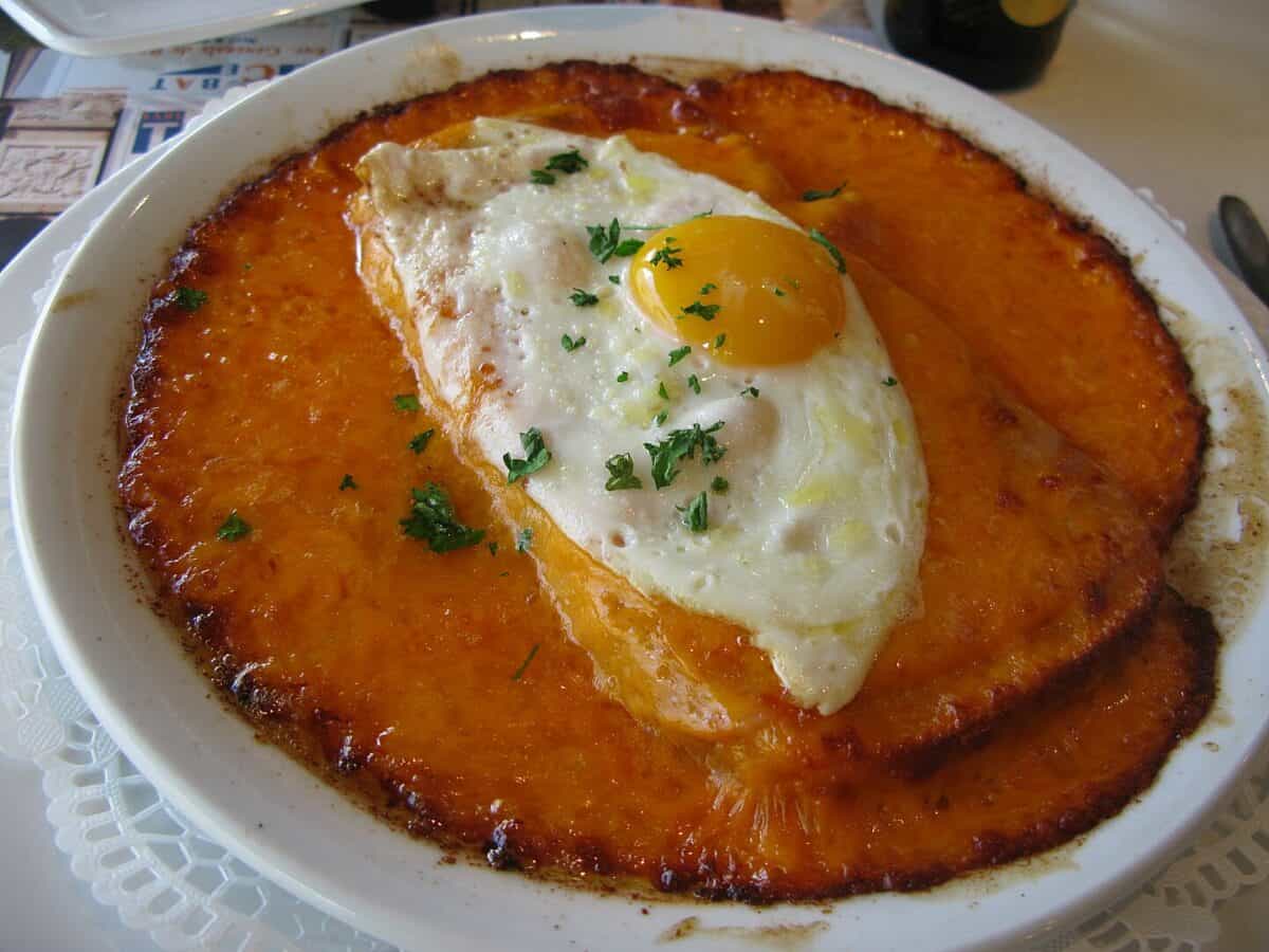 Découvrez l’origine et la recette authentique du welsh, le plat réconfortant du Nord