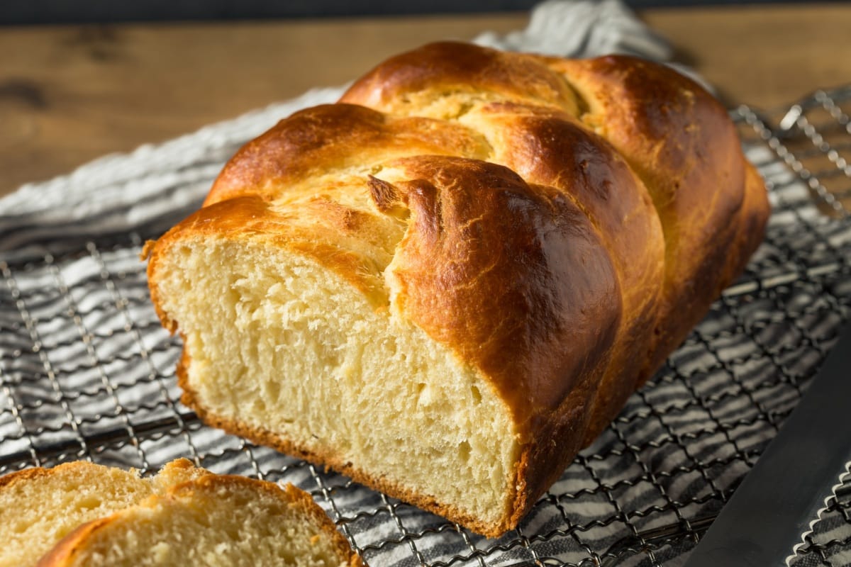 Pain brioché tressé cuit au four, fait maison