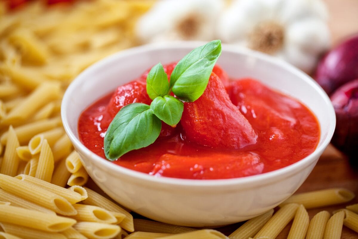 Peeled tomatoes with pasta
