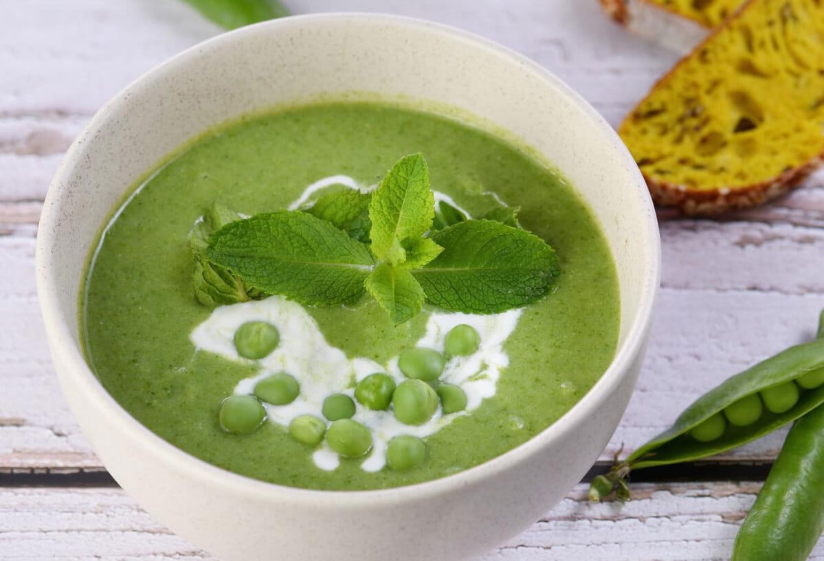 Velouté de petits pois frais à la menthe