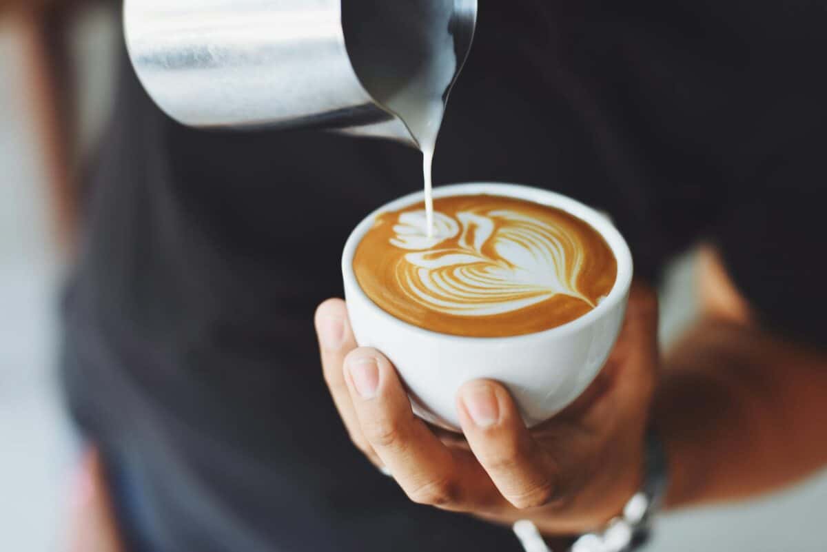 Découvrez comment préparer le meilleur chai latte maison : guide complet et astuces