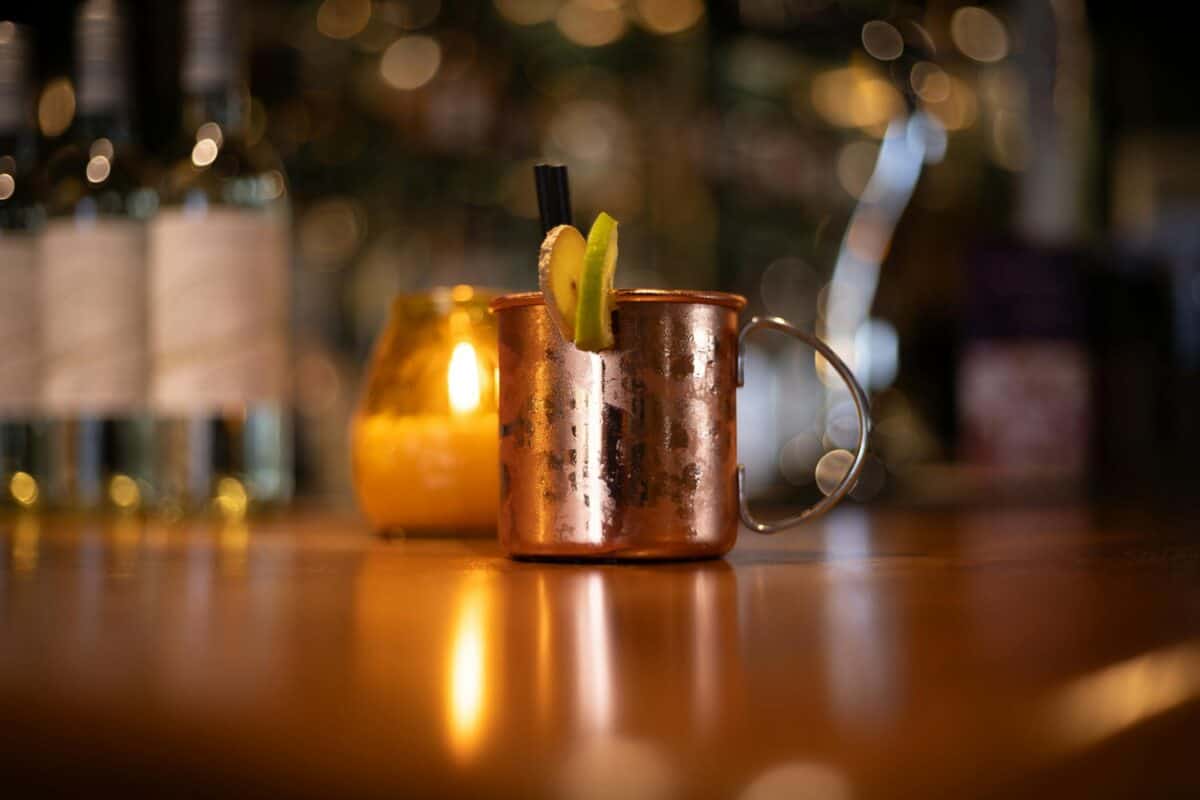Découvrez comment préparer le parfait Cosmopolitan : guide complet et astuces