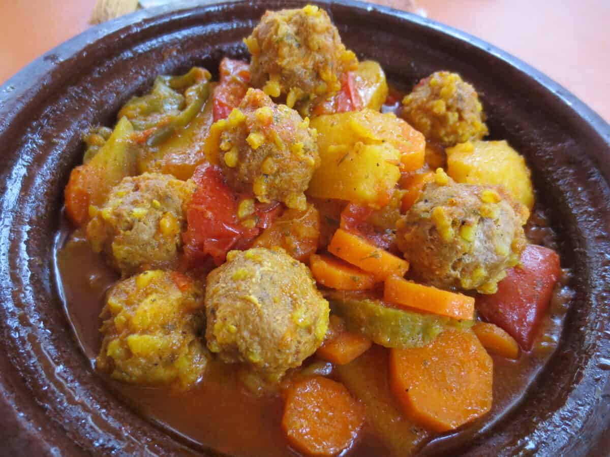 Comment préparer un délicieux tajine de légumes racines au millet : guide étape par étape