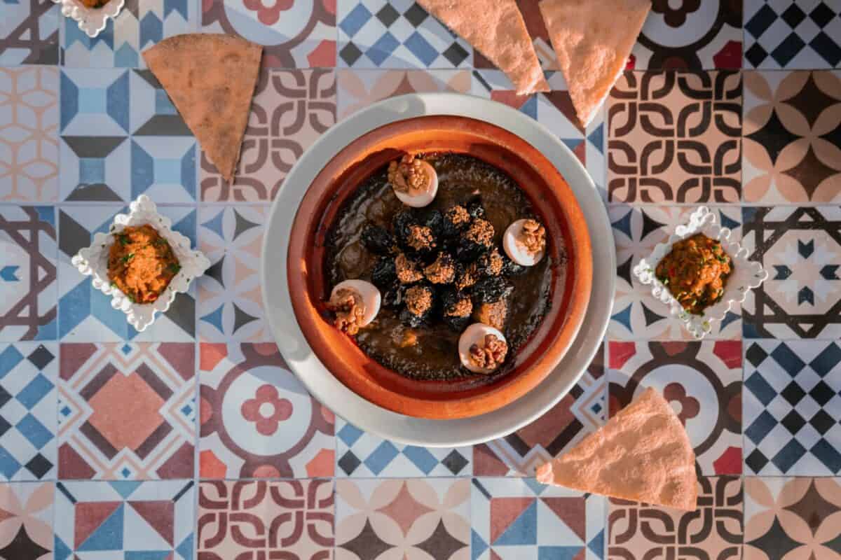 Comment préparer un délicieux tajine de légumes racines au millet : guide étape par étape