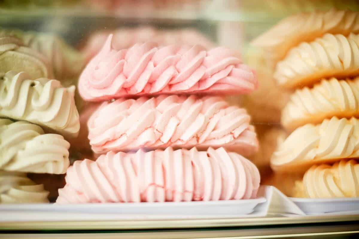 Comment réussir la meringue française traditionnelle : guide et recette détaillée