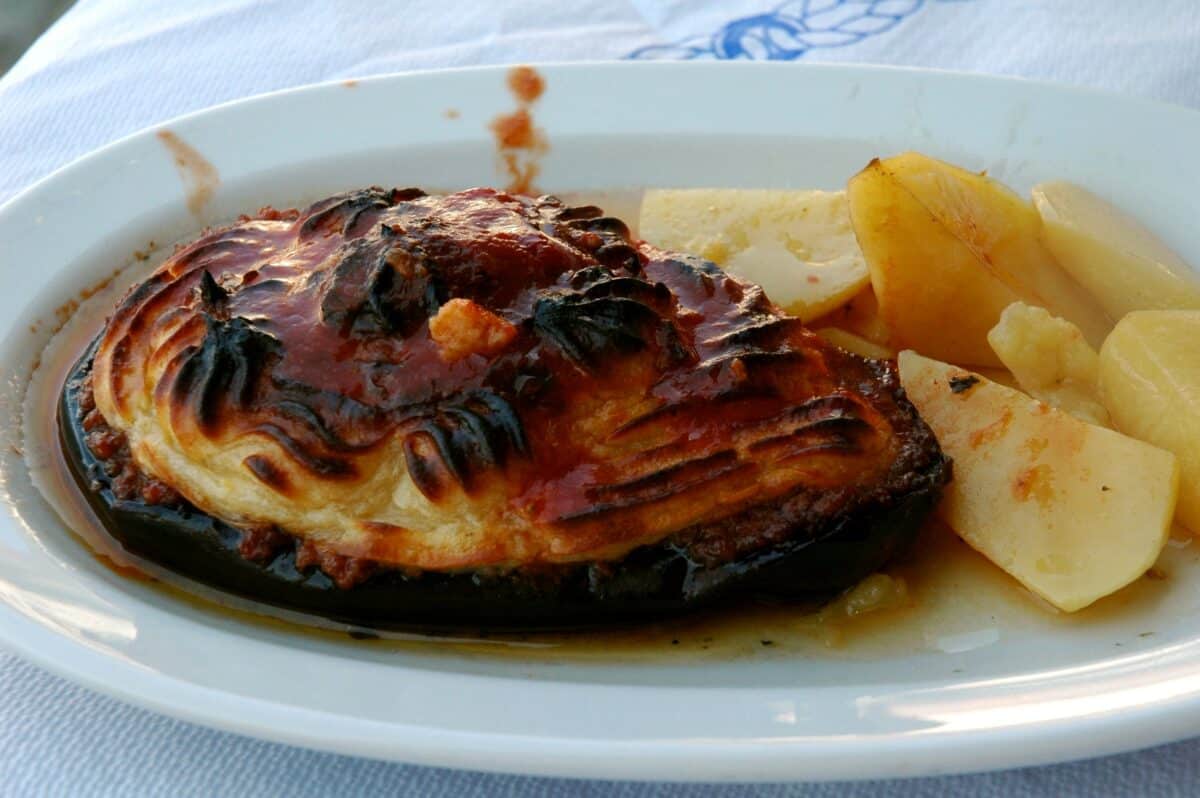 Moussaka grecque authentique : découvrez comment préparer ce plat traditionnel à la perfection