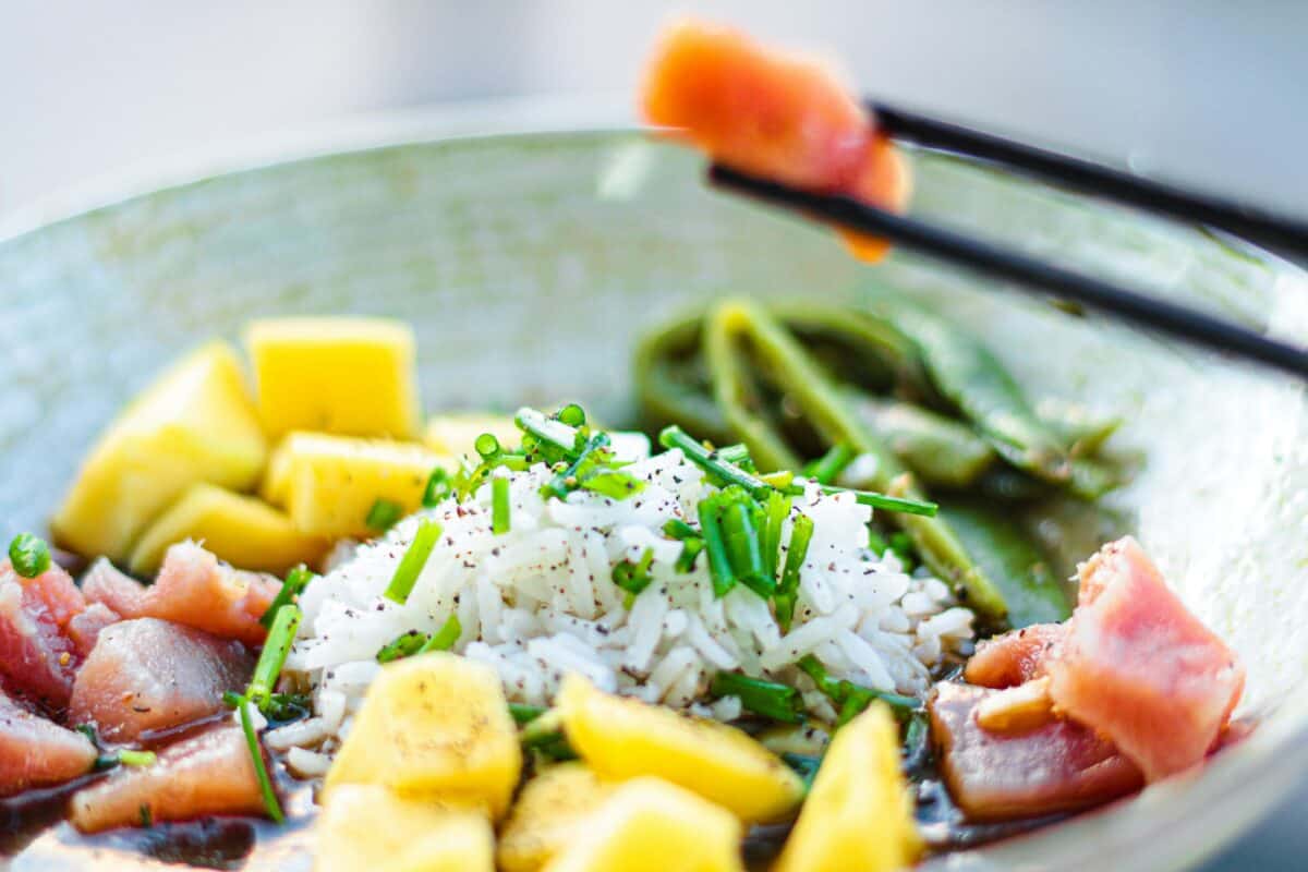 Comment préparer un délicieux poke bowl au poulet : guide complet et variétés