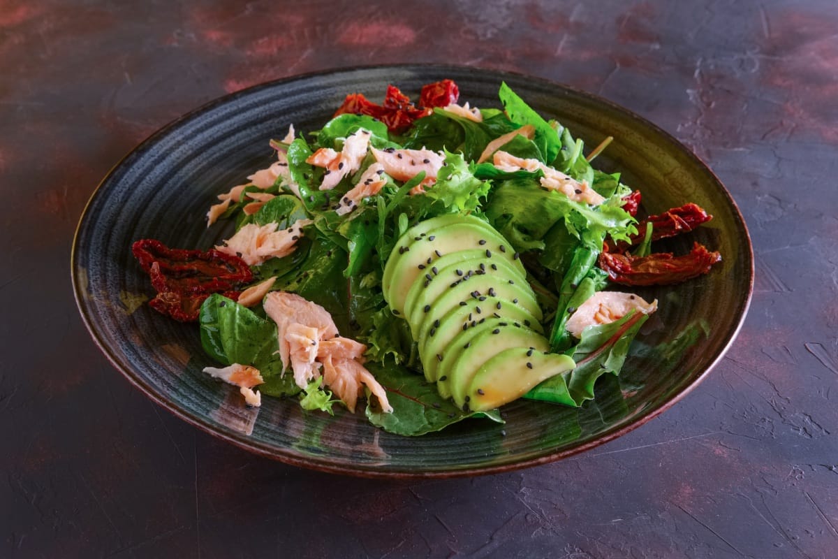 Salade composée avec tomates séchées