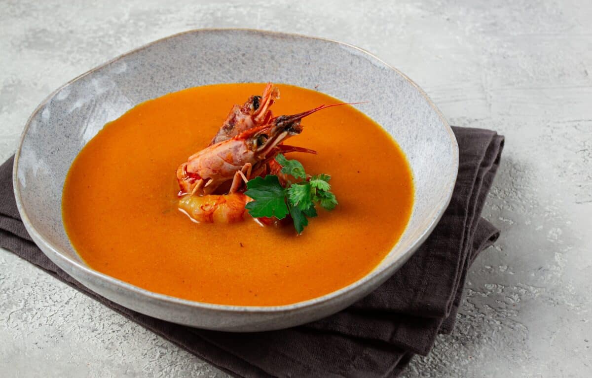 soupe à la crème de crevettes, soupe bisque, cuisine française, fait maison