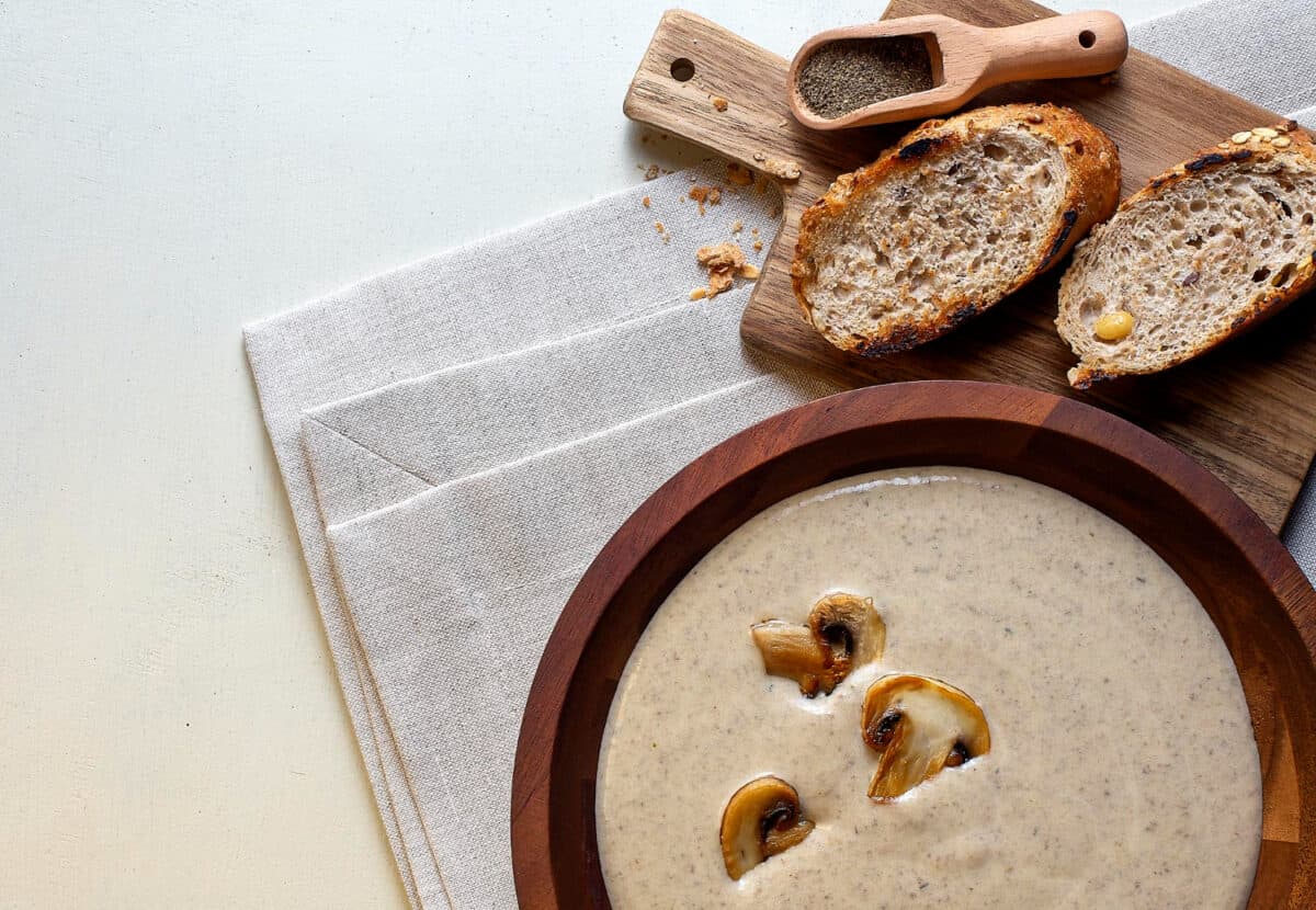 Soupe de champignons aux noix