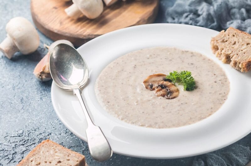 Soupe de champignons aux noix