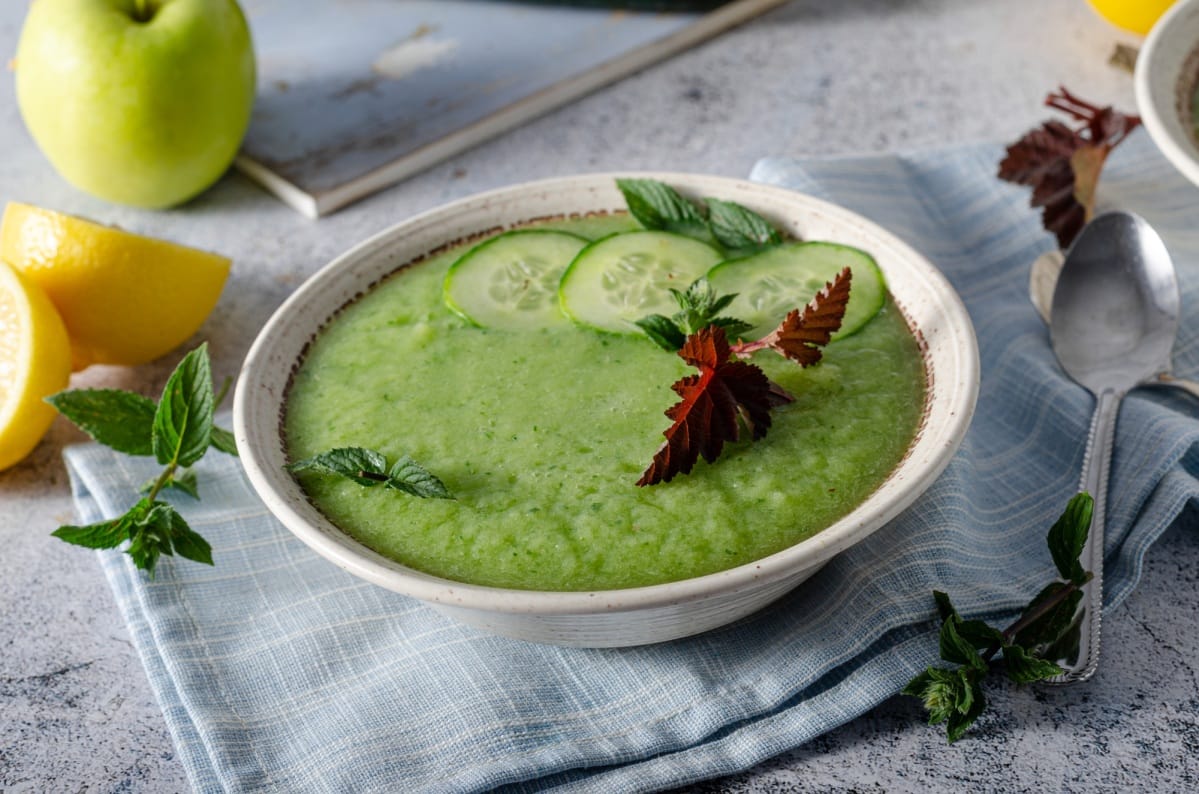 Soupe de gazpacho aux fruits frais