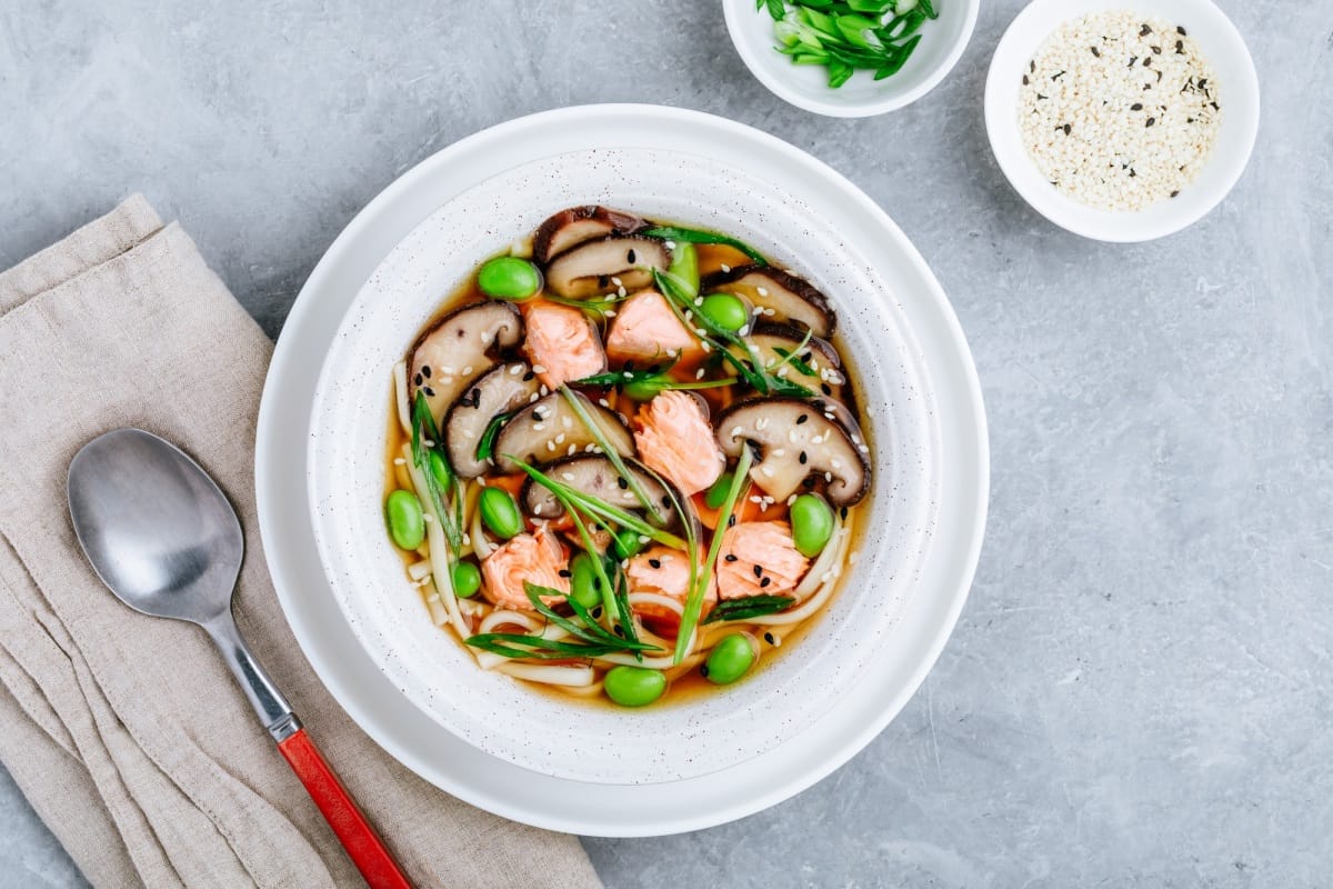 Soupe de nouilles avec champignons shiitake
