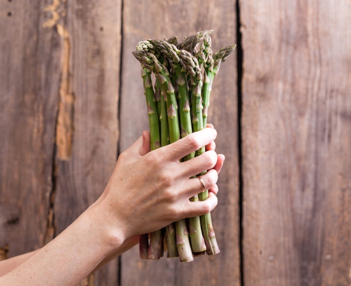 les asperges fraîches