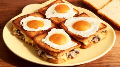 Toasts d'emmenthal et de champignons